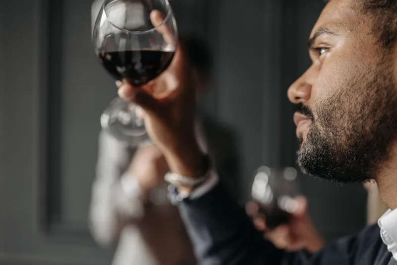 Why the First Sip Deceives You: The Science of Palate Adaptation and How to Taste More Honestly